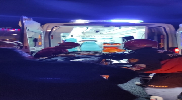 Şanlıurfa’da hafif ticari araç ile otomobilin çarpışması sonucu 7 kişi yaralandı