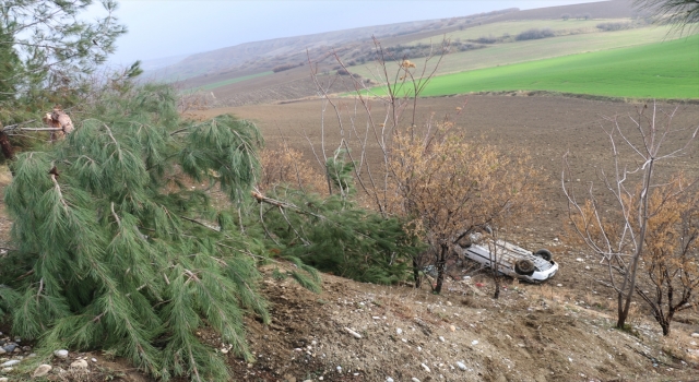 Adıyaman’da otomobilin şarampole devrilmesi sonucu 4 kişi yaralandı