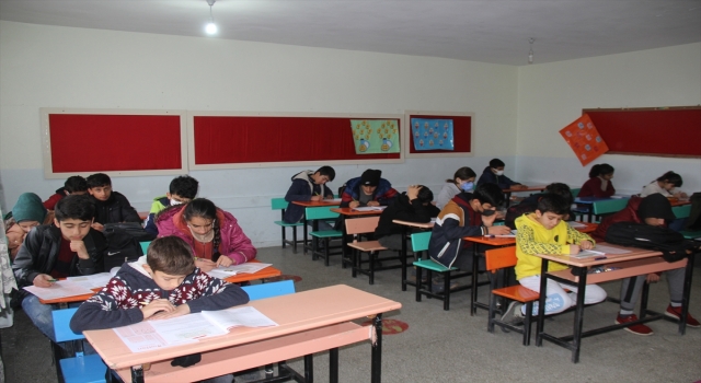 Kulp’ta, YKS ve LGS’ye hazırlanan 1500 öğrenciye ödüllü deneme sınavı yapıldı