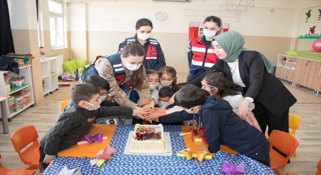 Diyarbakır’da jandarma öğrencilerle buluştu