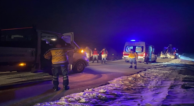 Şanlıurfa’da kar nedeniyle yolda kalan 2 ambulans kurtarıldı