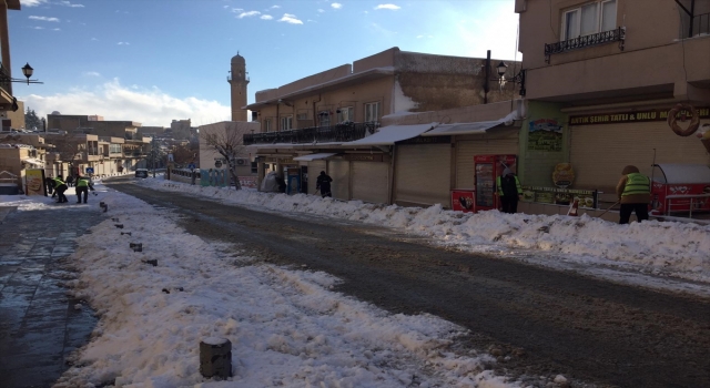 Mardin’de karla mücadele çalışmaları sürüyor 