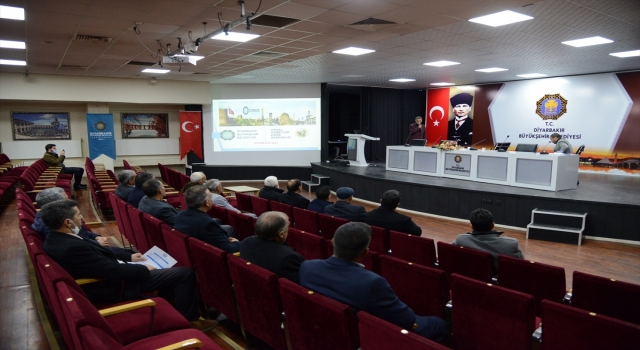 Diyarbakır’da mahalle muhtarlarıyla istişare toplantısı düzenlendi