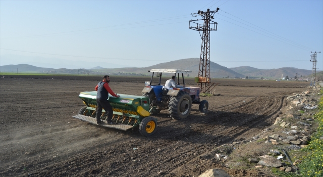Tescilli İslahiye biberinin tohumları toprakla buluşuyor