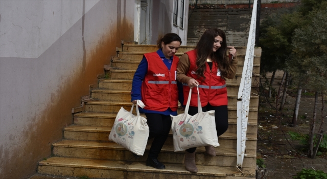 Türk Kızılay’dan yeni doğan bebeklere ”Sevgi bohçası”