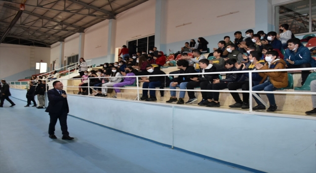 Bağlar Belediyesince geleceğin yıldızlarına malzeme desteği sunuldu
