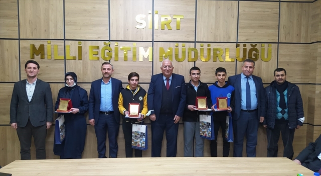 Siirt’te sınavda başarı gösteren öğrenciler ödüllendirildi