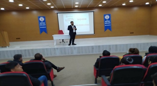 Silvan Devlet Hastanesi Başhekimi Uyan, öğrencilerle bir araya geldi