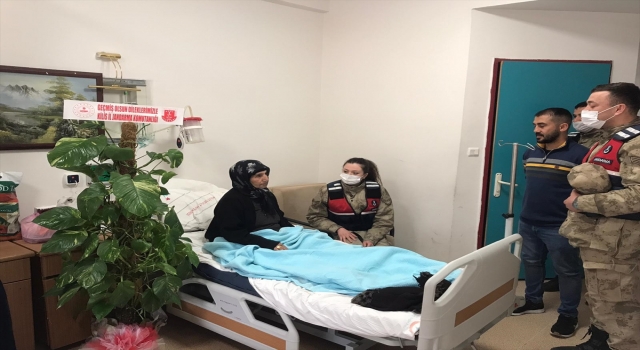 Kilis’te jandarma ”Yaşlılara Saygı Haftası”nda 108 yaşındaki kadını unutmadı