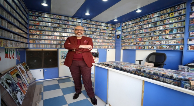 Tarihi Sur’da 20 metrekarelik dükkanında 40 bin kasetlik arşiv oluşturdu 