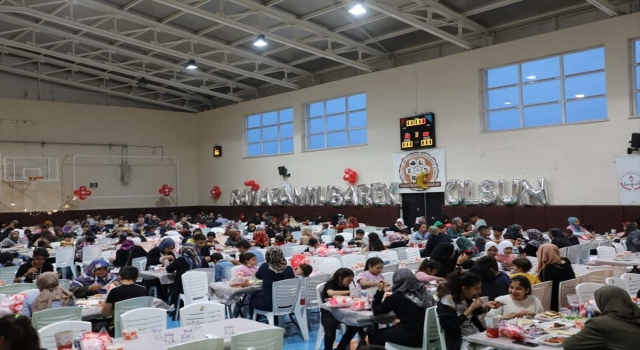 Nizip protokolü yetim ve öksüzlerle buluştu