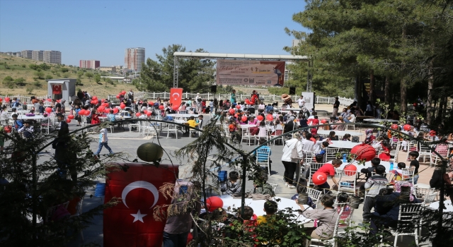 Mardin’de ”tekne orucu” tutan çocuklara öğle vakti özel iftar verildi