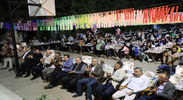 Nizip’te yetim çocuklara iftar yemeği verildi