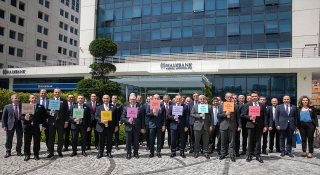 Halkbank’tan ”Gülümseyen Kitap” Projesi
