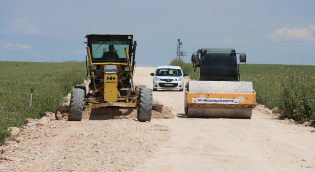 Şanlıurfa Büyükşehir Belediyesi yol yapım çalışmalarını sürdürüyor