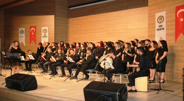 Cizre’de Öğretmenler Korosu konser verdi 