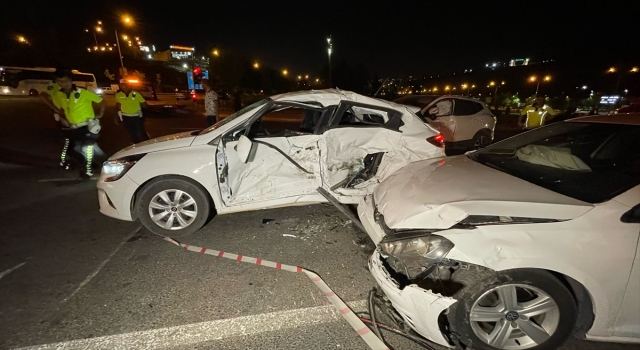 Şanlıurfa’da 4 aracın karıştığı zincirleme kazada 8 kişi yaralandı