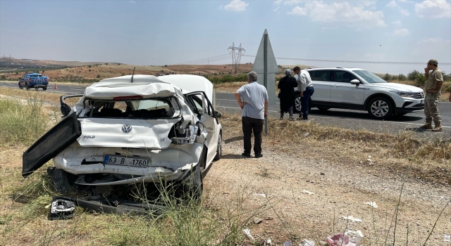 Şanlıurfa’da kamyon ile otomobilin çarpışması sonucu 6 kişi yaralandı
