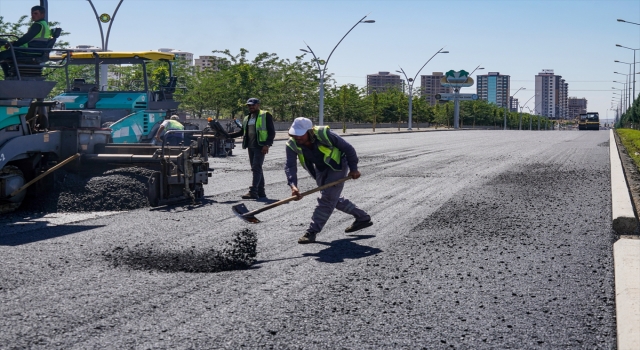 Diyarbakır’da bozulan asfalt yollar yenileniyor