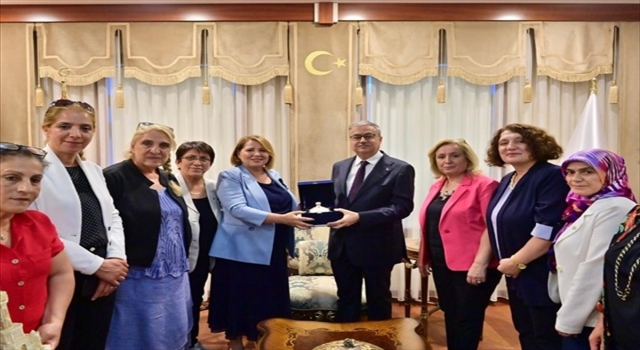 Kadın muhtarlar Diyarbakır Valisi Su’yu ziyaret etti