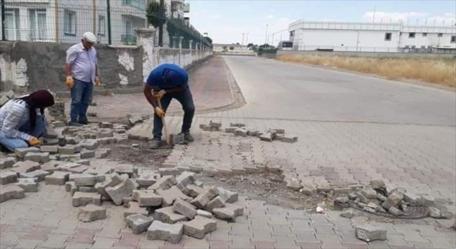 Bağlar Belediyesi’nin yol yapım ve onarım çalışmaları sürüyor