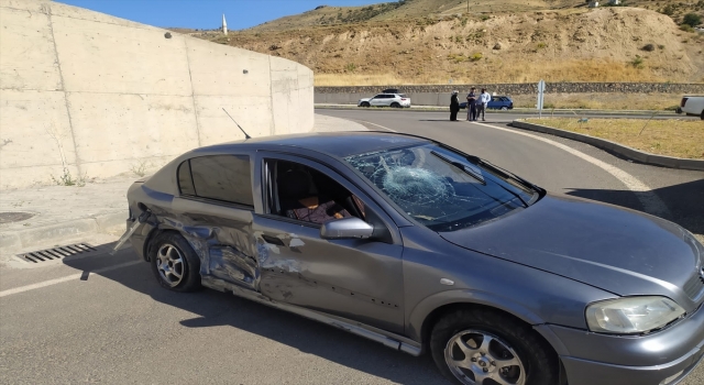 Batman’da iki otomobilin çarpışması sonucu sürücüler yaralandı