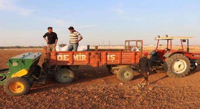 Urfa’da Çiftçiler, Tohumlarını Toprakla Buluşturuyor