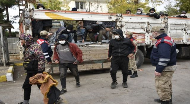 Yasa Dışı Yollarla Urfa’ya Giren 87 Yabancı Uyruklu Yakalandı