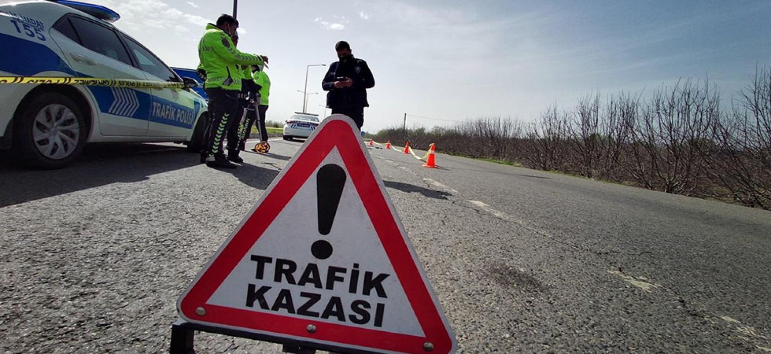 Şarampole devrilen aracın sürücüsü hayatını kaybetti