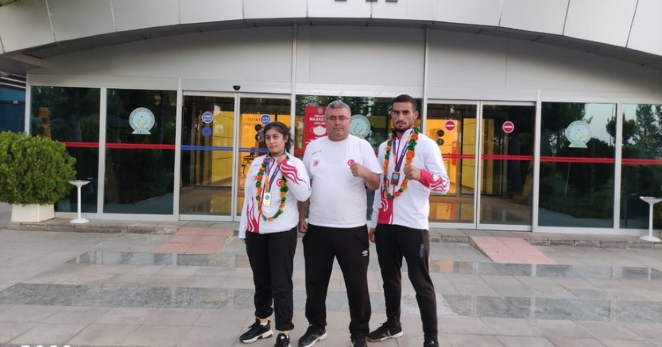 Milli kıck boksçular yurda döndü