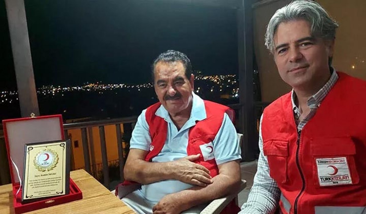 İbrahim Tatlıses’ten Kızılay’a bağış