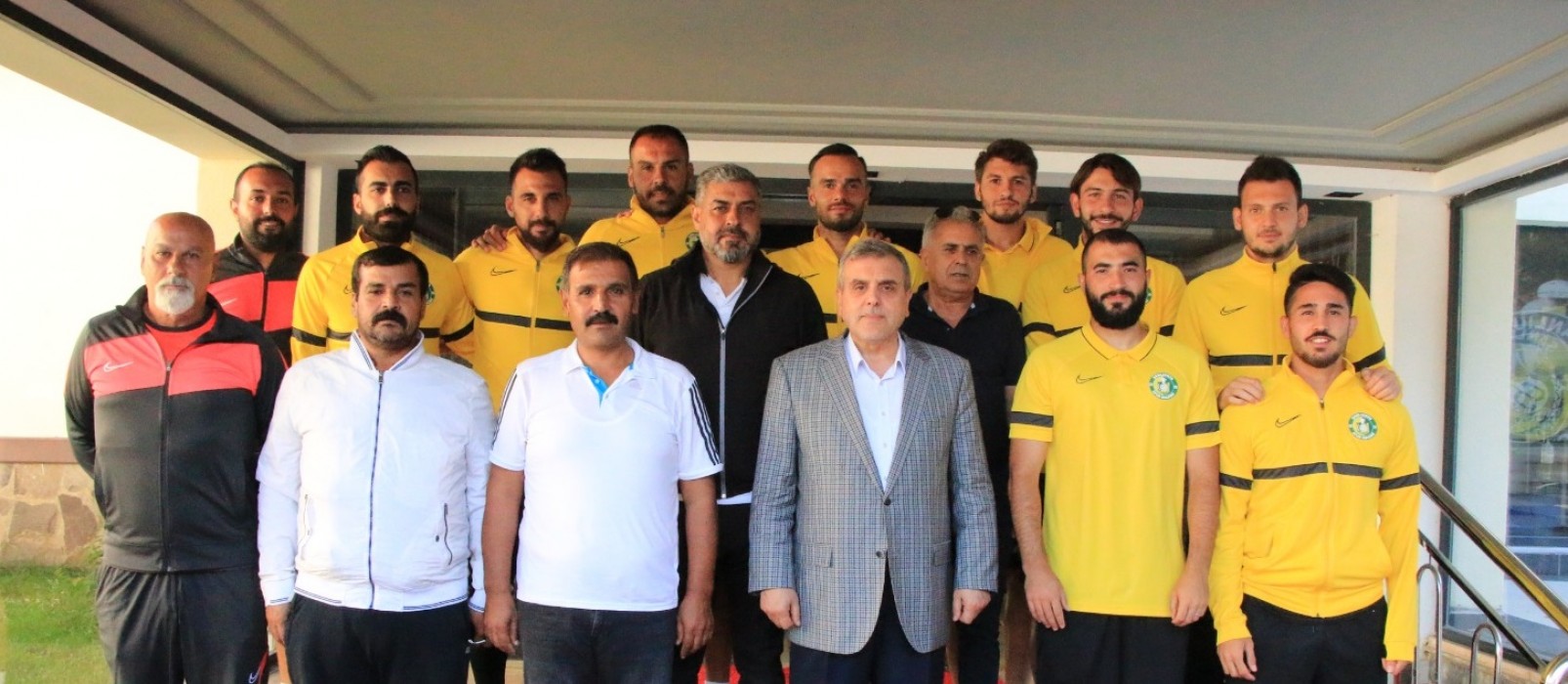 Beyazgül'den Şanlıurfaspor kampına sürpriz ziyaret