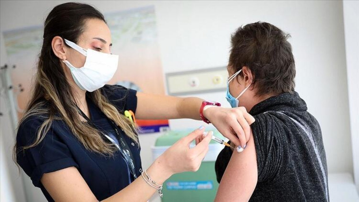 Koronavirüste yaş sınırı 15'e çekildi