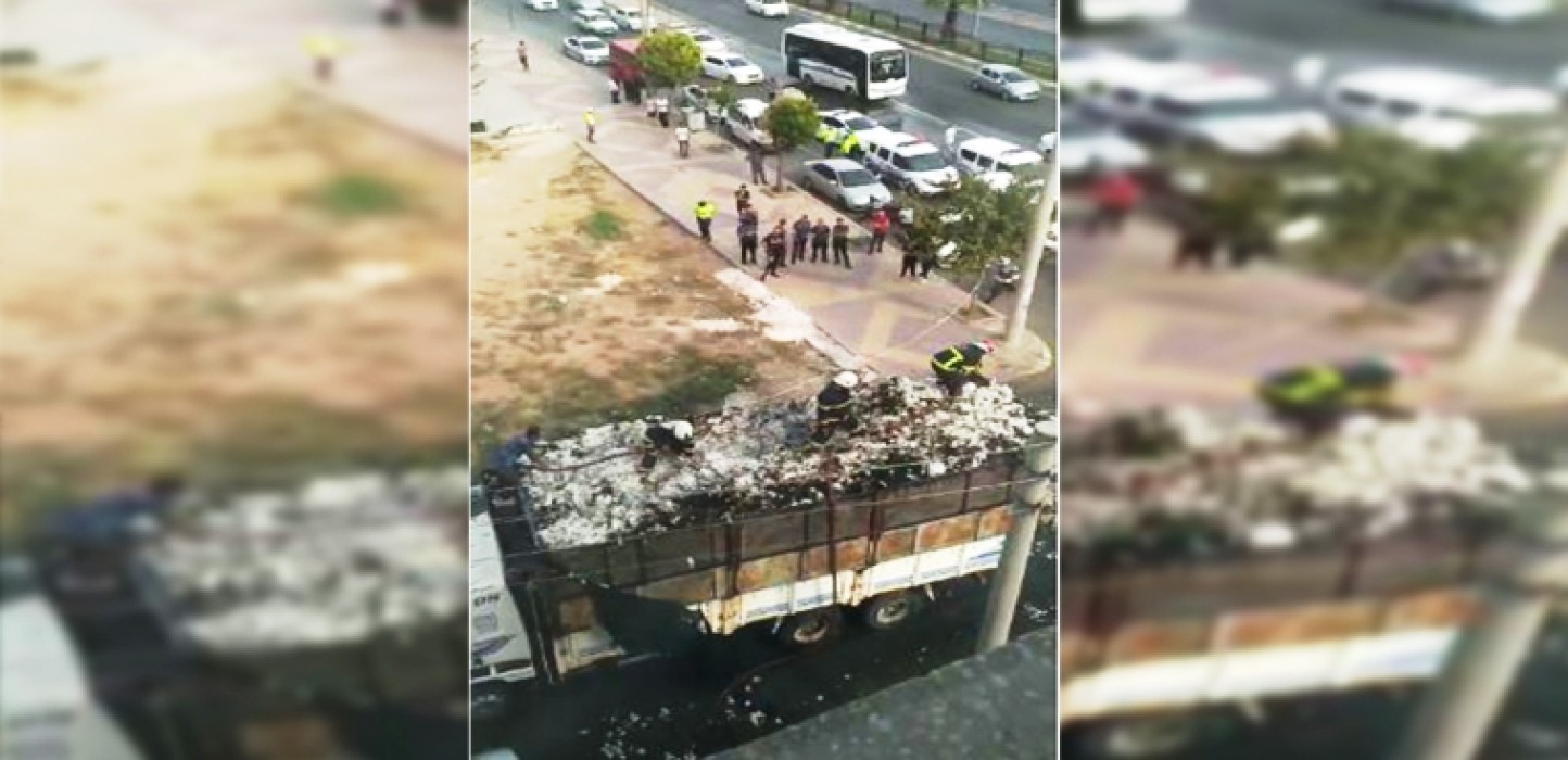 Urfa’da Pamuk Yüklü Kamyon Yandı