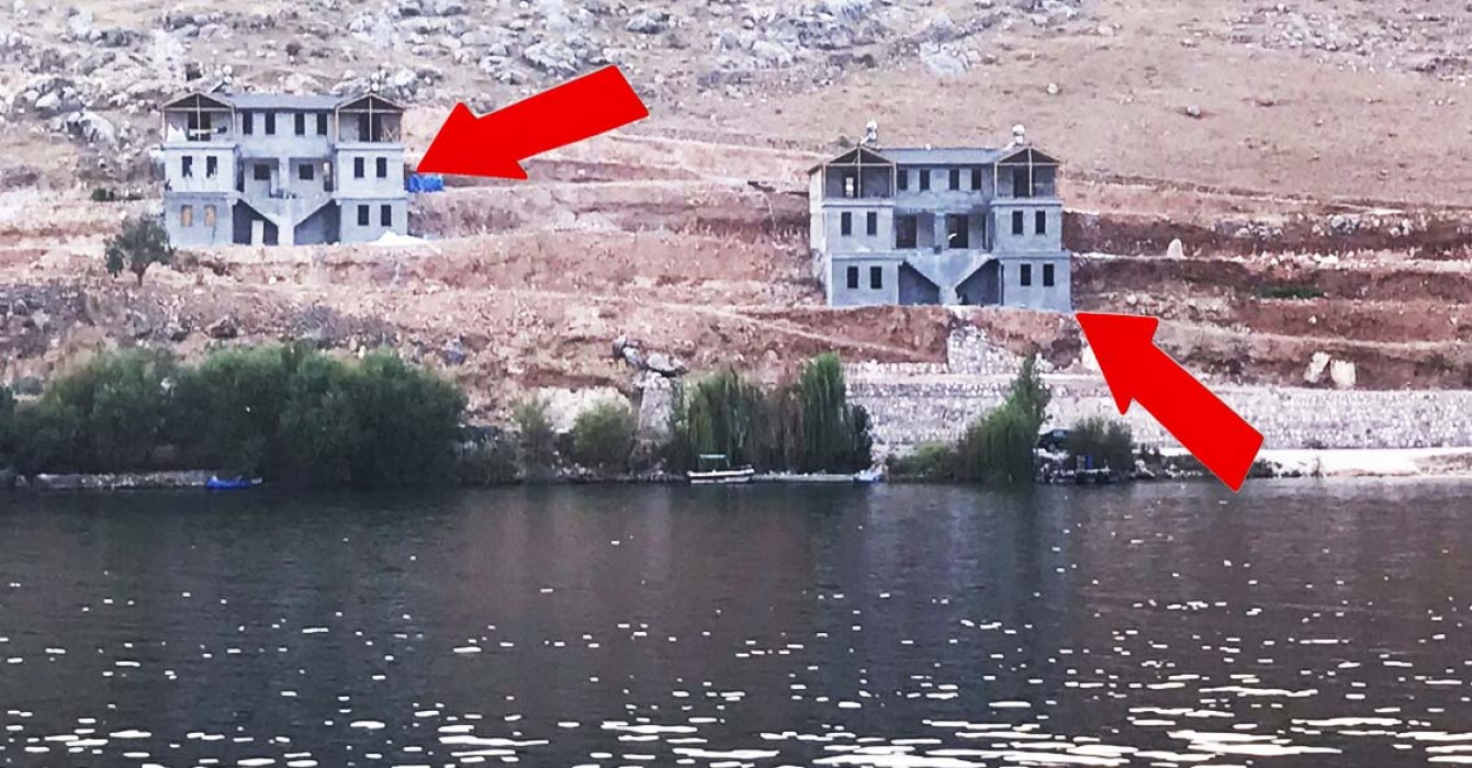 Halfeti Kıyı Şeridinde Villalar Yükselmeye Başladı !