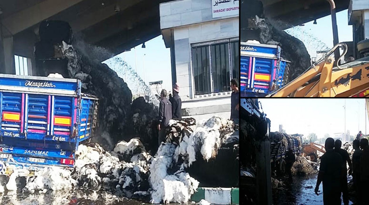 Sınır Kapısında Pamuk Yüklü TIR Yandı