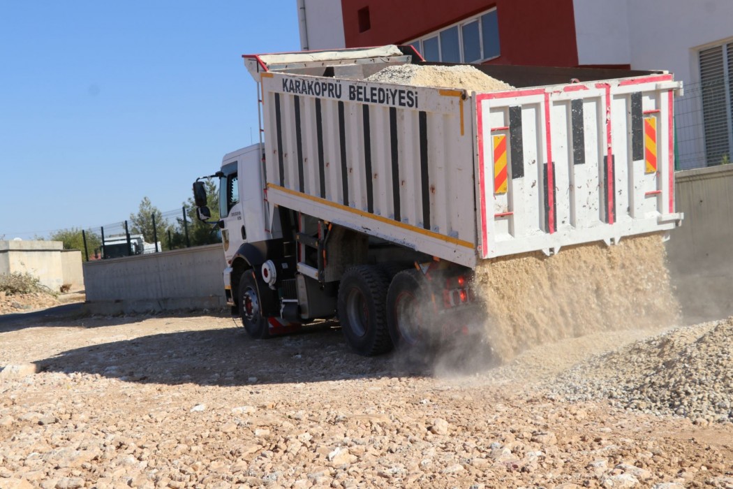 Karaköprü Kırsalında Yol Seferberliği Sürüyor