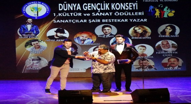 Mustafa Barış Durak ödül verdi