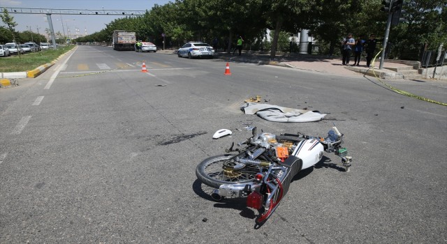 Şanlıurfa'da tırın çarptığı motosikletteki kişi hayatını kaybetti