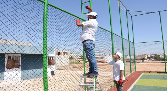 Hilvan’da Halı Sahaların Bakımı Yapıldı