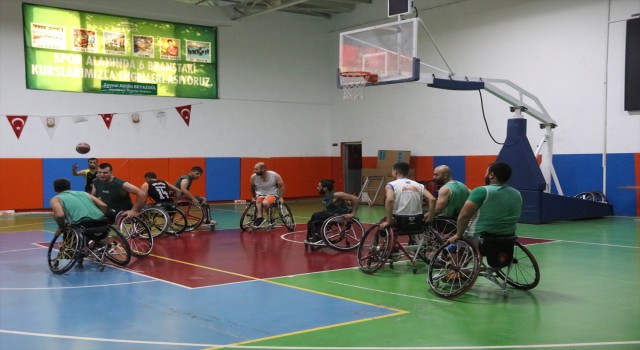 Şanlıurfalı engelli gençler, basketbol takımını sırtlıyor