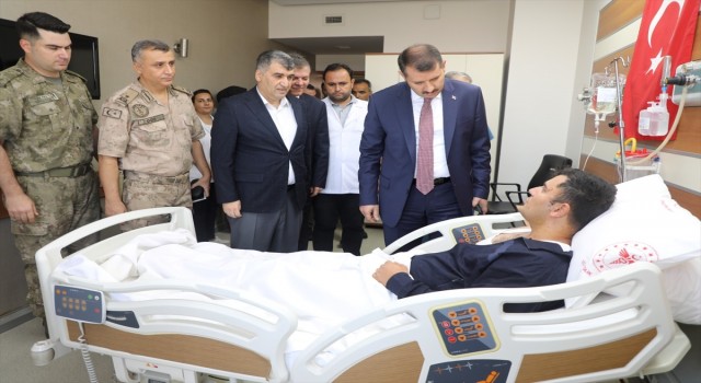 Urfa Valisi Ayhan yaralı askerleri ziyaret etti !