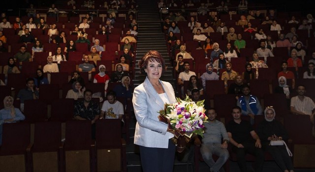 Yeşilçam'ın sevilen oyuncusu Hülya Koçyiğit: Gençlerimizin kendi kültürlerini anlamaya, yaşamaya ihtiyacı var