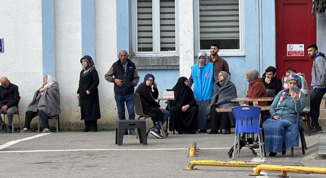 Bartın'da hastane önünde acı bekleyiş