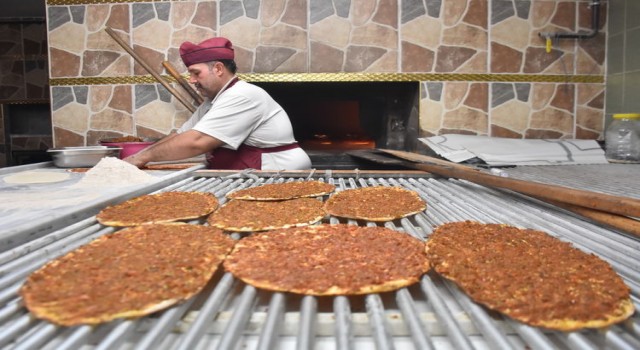 Şanlıurfa ve Gaziantep'in paylaşamadığı tescilli lezzet: Lahmacun