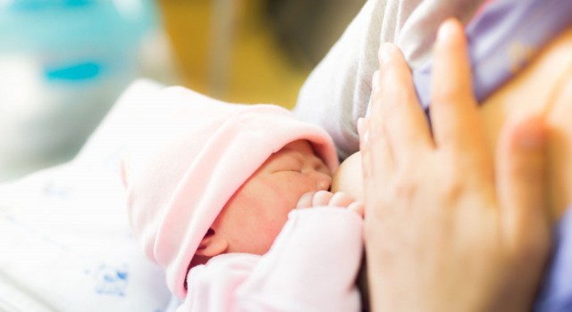 Şanlıurfa'da annesi emzirirken nefessiz kalan bebek öldü