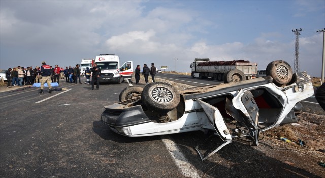 Şanlıurfa'da devrilen otomobildeki 1 kişi öldü, 4 kişi yaralandı