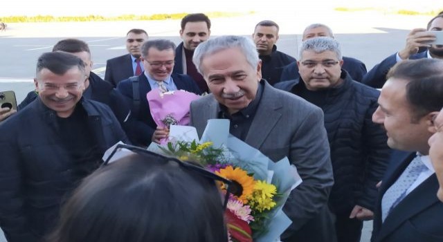 Bülent Arınç, Urfa'da okuyucuları ile buluştu