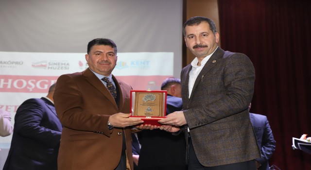 Başkan Çiftçi’ye Gazeteciler gününde plaket