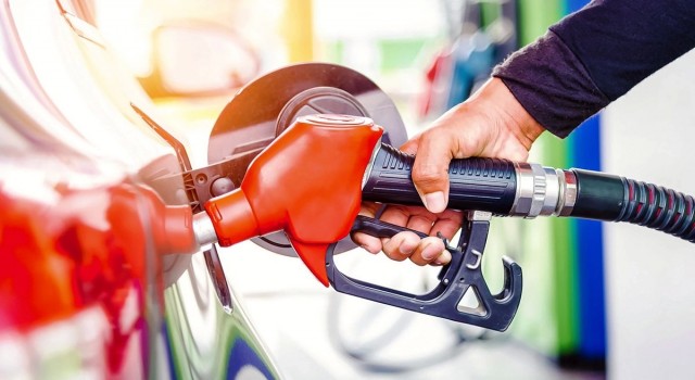 Benzin fiyatları değişiyor zam yolda